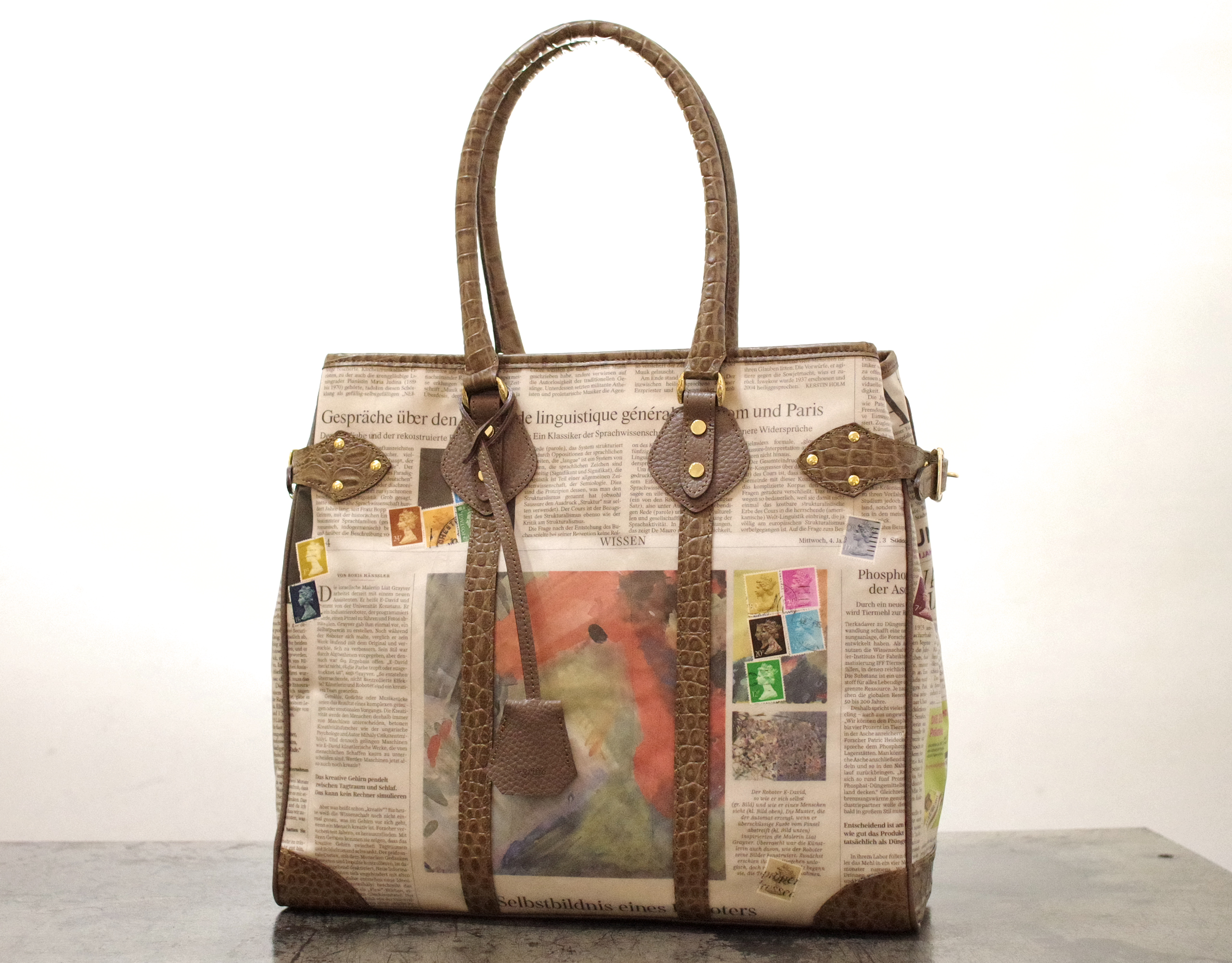 世界に一つだけのトートバッグ ドイツ新聞柄 スクエアトート グレージュ色