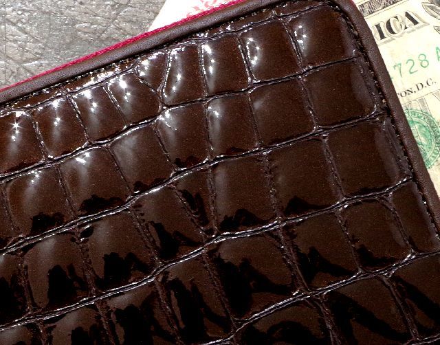 世界に一つだけのお財布】 牛革ヴィンテージペーパー長財布 エナメルクロコ型押ココアブラウン色 ヴィンテージエッセイ柄